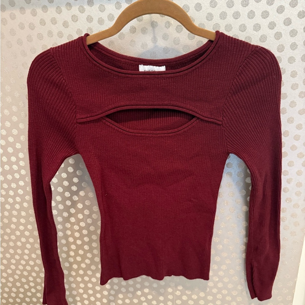 Evereve Anna Burgundy Keyhole Cut-Out Long Sleeve Top - Picture 2 of 4